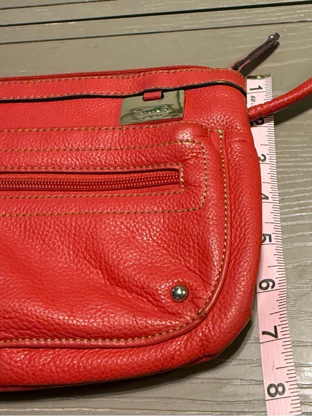 Tignanello Coral Small 100% Genuine Leather Crossbody Purse with Compartments - Picture 9 of 10